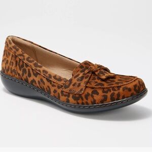 Clarks Brown Leopard Print Loafers Size 8.5 Medium